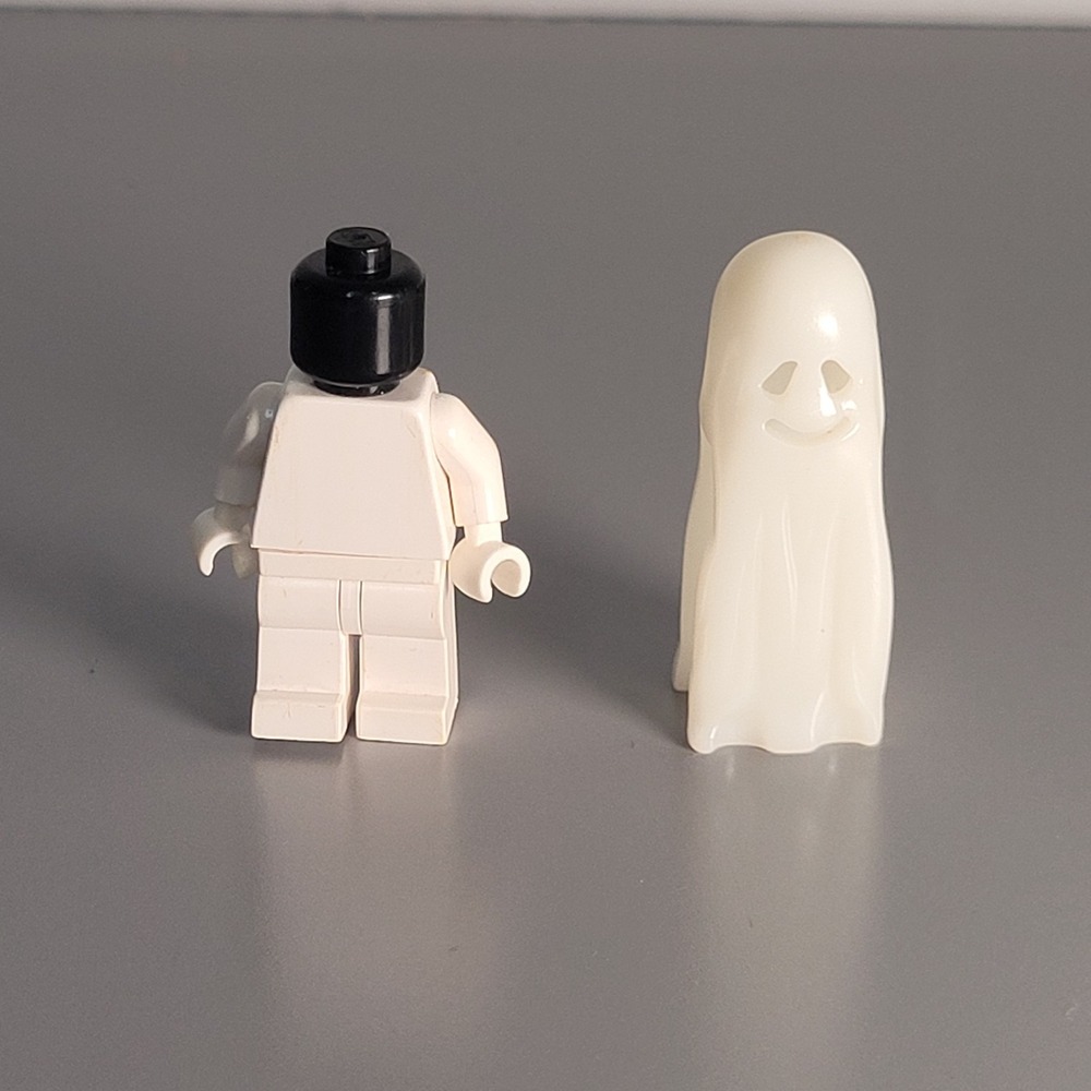 Vintage LEGO Glow in the Dark Ghost Minifigure with Smile Halloween 6617 - Picture 6 of 9